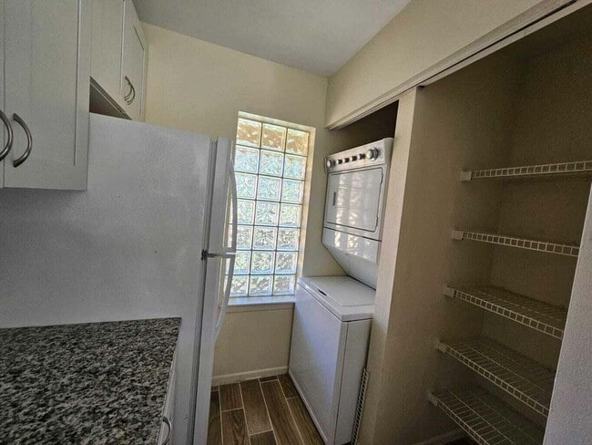 Building Photo - 4815 Via Palm Lakes