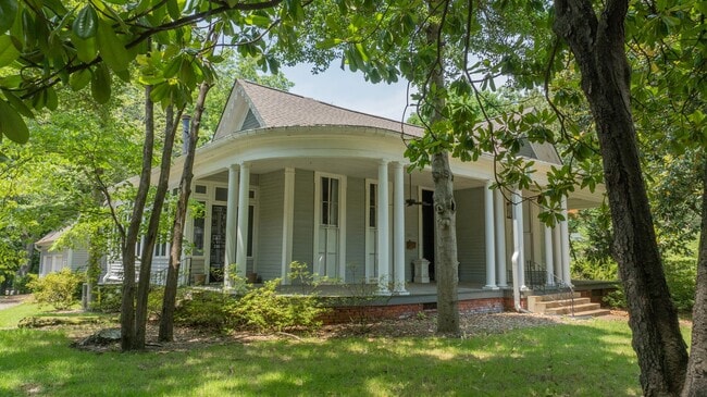 Building Photo - 233 N Grand Ave