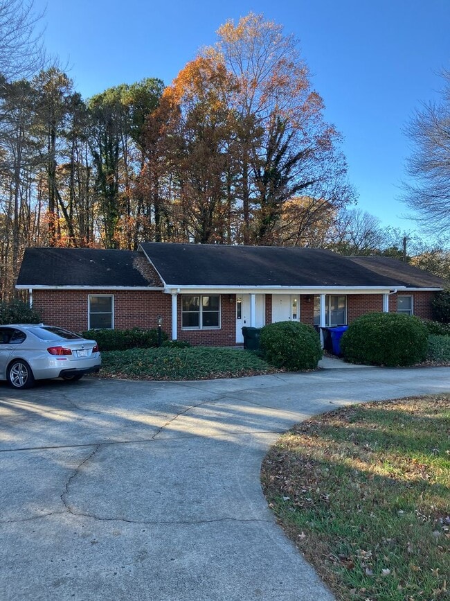 Building Photo - 545 Shearer Rd