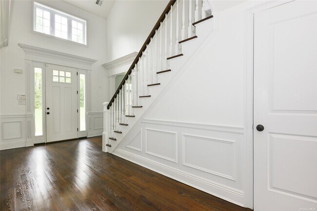 Building Photo - 108 Old Cedar Swamp Rd