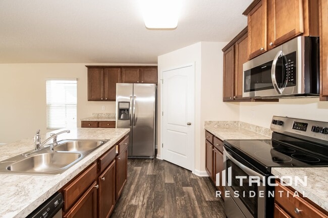 Building Photo - 3833 Bronco Rd