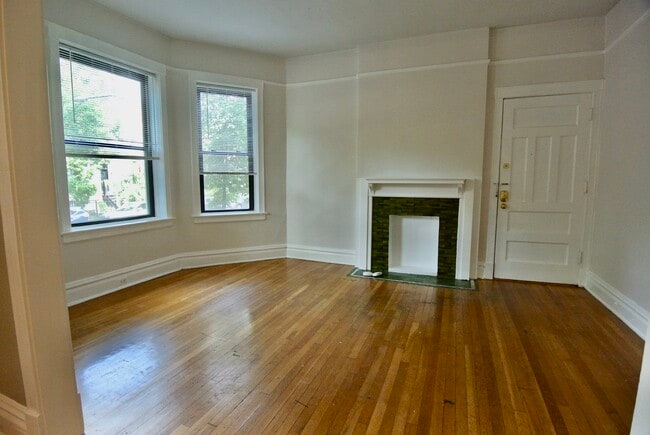 Building Photo - 3809 N Lakewood Ave #1