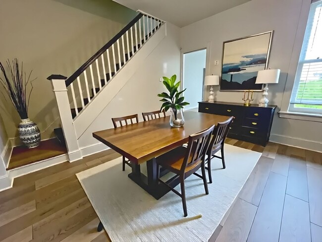 Building Photo - Renovated 5 Bedroom 2 Bathroom in York!