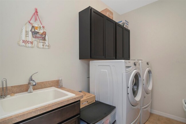 Foto del edificio - 5015 Laurel Creek Pl