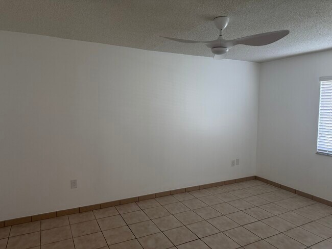 Building Photo - 9000 SW 24th St