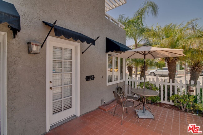 Building Photo - 127 Abalone Ave