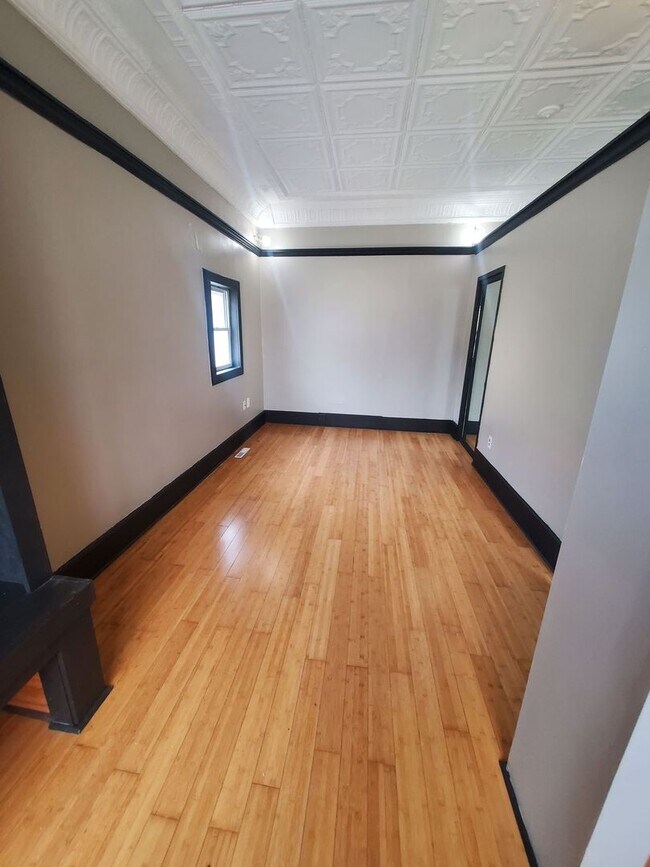 Foto del edificio - 2576 N. Booth St. -  3 unit