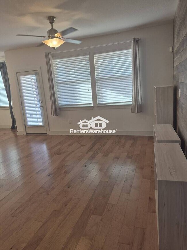 Building Photo - Coming soon! A Modern home, minutes from downtown.