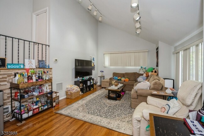 Building Photo - 106 Parsippany Rd