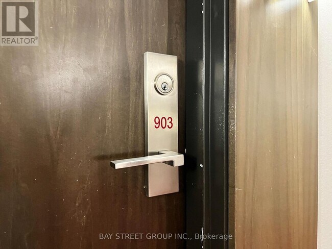 Photo du bâtiment - 88 Sheppard Ave E
