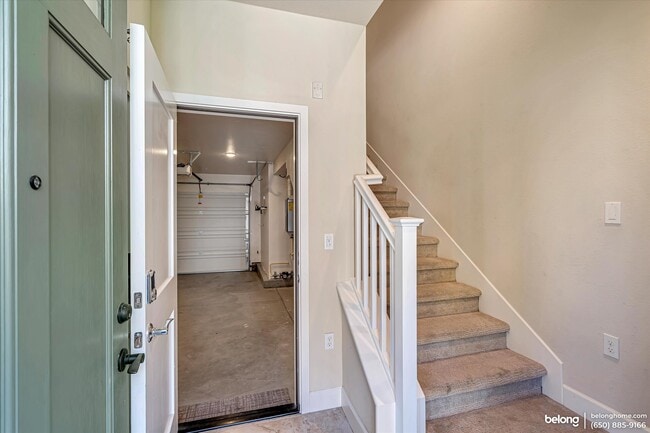 Building Photo - 389 Basswood Common