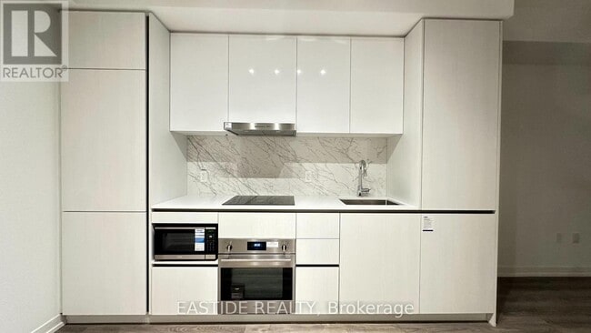 Building Photo - 8 Interchange Wy