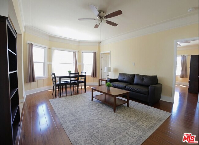 Foto del edificio - 2928 Walton Ave