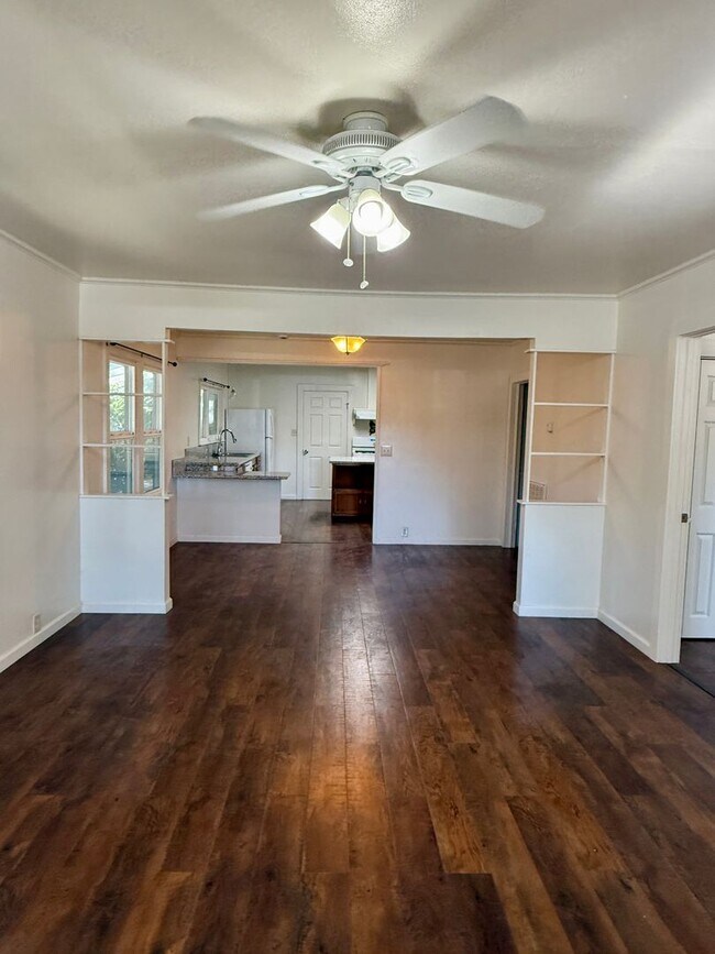 Foto del edificio - 3 Bedroom 1 Bath House!