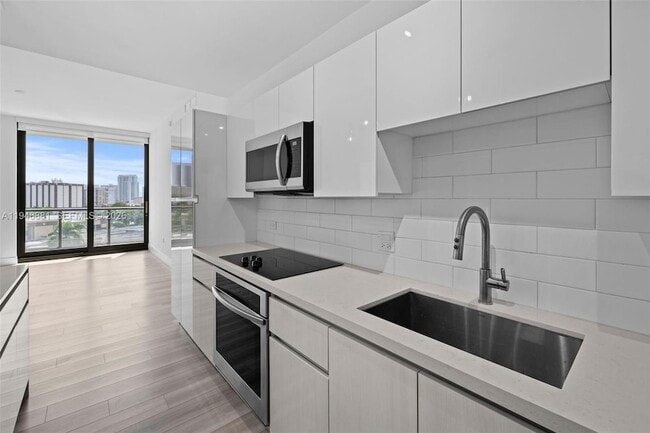 Foto del edificio - 101 Diplomat Pkwy