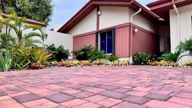 Building Photo - 10583 SW 77th Terrace
