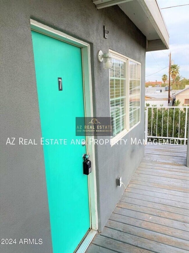 Photo - 909 E Roosevelt St Apartment