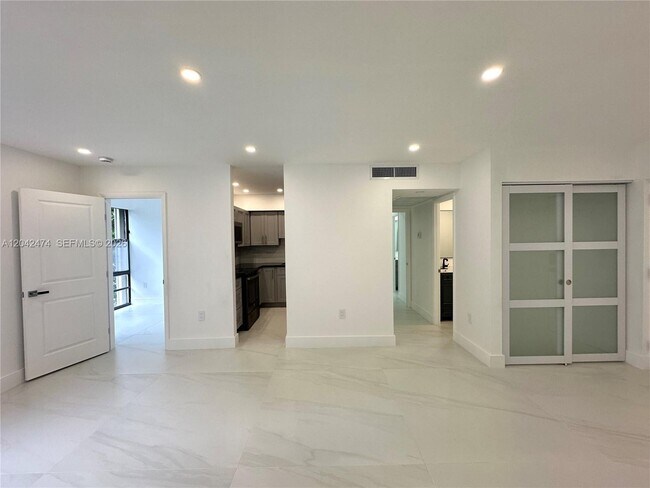 Building Photo - 17620 Atlantic Blvd