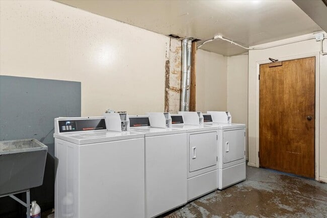 Building Photo - 111 S Elder Ln