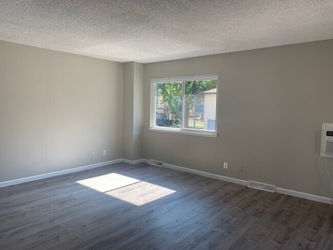 Building Photo - 1072 Coronado Pky S