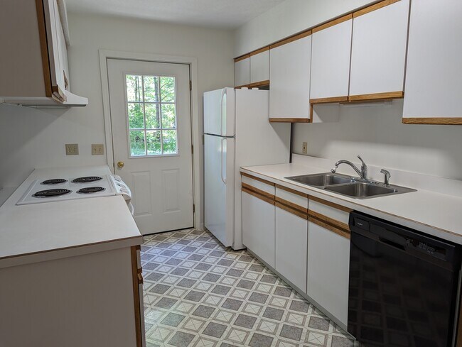 Kitchen - 416 Willow St