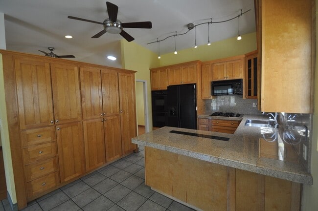 Foto del edificio - 4BR/2BA house with View, private yard!