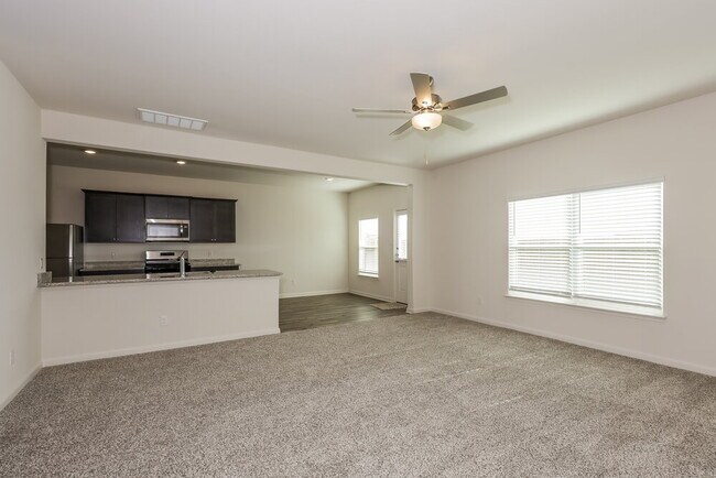 Building Photo - 1328 Redpine Dr