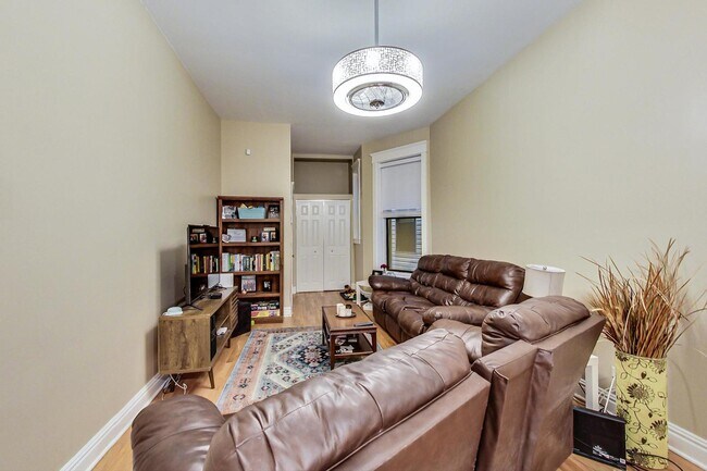 Foto del edificio - 1128 W Armitage Ave