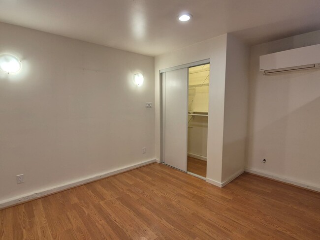 Building Photo - 20622 Kittridge St