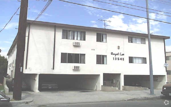 Building Photo - Royal Lee