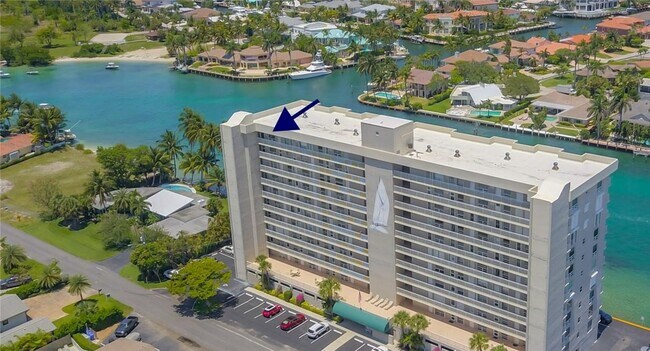 Building Photo - 2611 N Riverside Dr