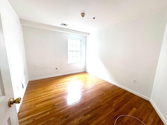 Building Photo - 202 Bergen Ave