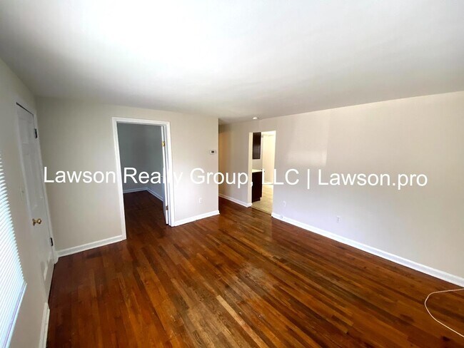 Foto del edificio - Cozy Three Bedroom Home in Salem with Shed
