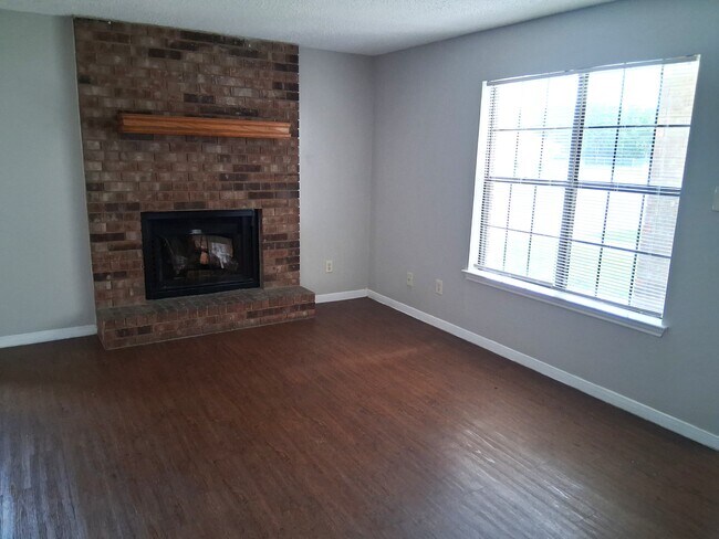 Building Photo - 3703 Hereford Ln