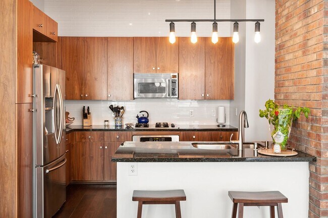 Building Photo - Modern Chic 2 bedroom at M2i - Available f...