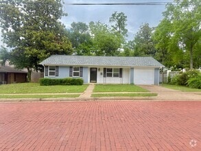 Building Photo - 202 E Charnwood St
