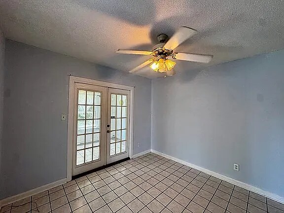 Foto del edificio - 1461 Turkey Ridge Rd