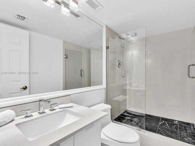 Building Photo - 825 Brickell Bay Dr