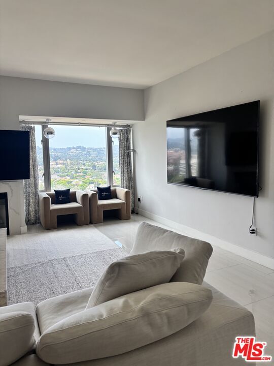 Foto del edificio - 10727 Wilshire Blvd