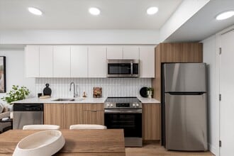 Building Photo - 1333 Bertram