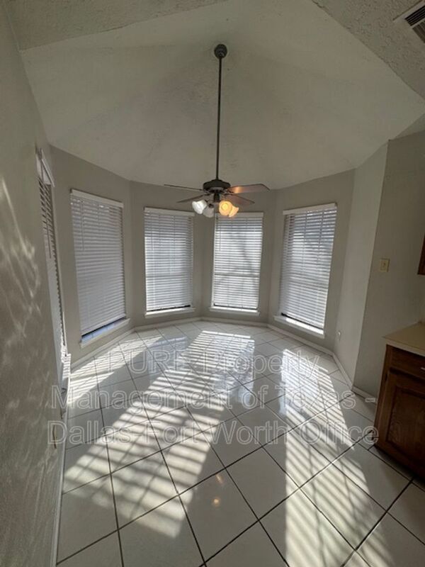 Foto del edificio - 7313 Century Dr