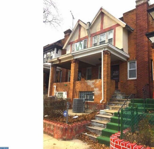 Building Photo - 5869 Woodcrest Ave