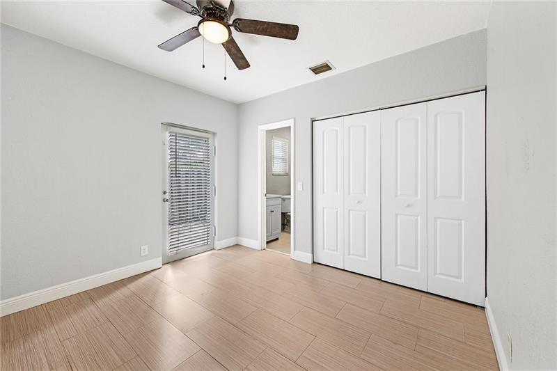 Building Photo - 3030 NE 21st Ter