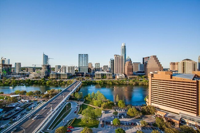 Building Photo - Chic Downtown 3BR: Stylish Living in Austi...