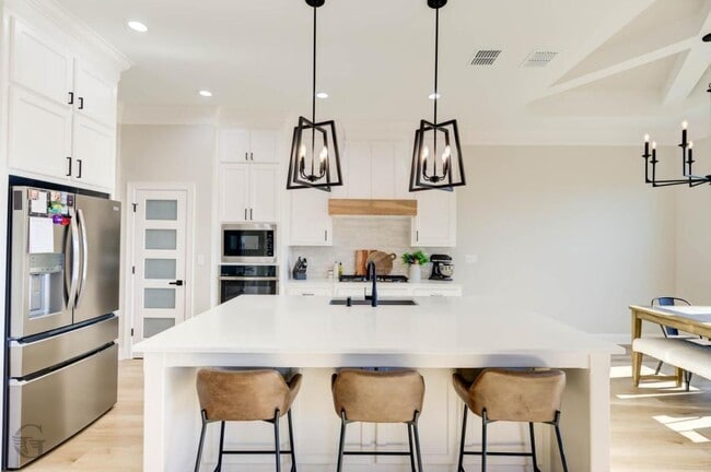 Building Photo - 302 Elbow Slough