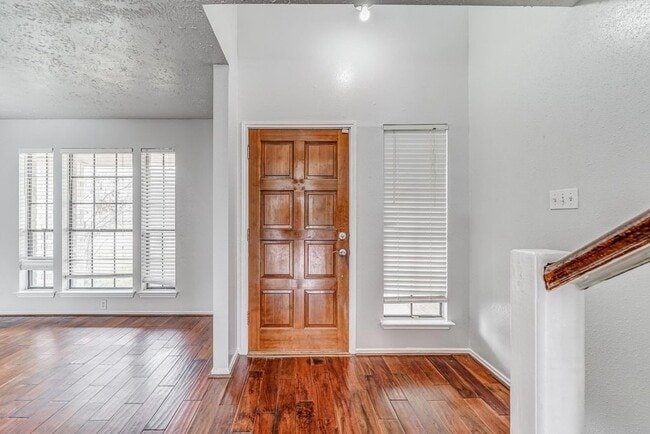 Foto del edificio - 1916 Woodland Hills Dr