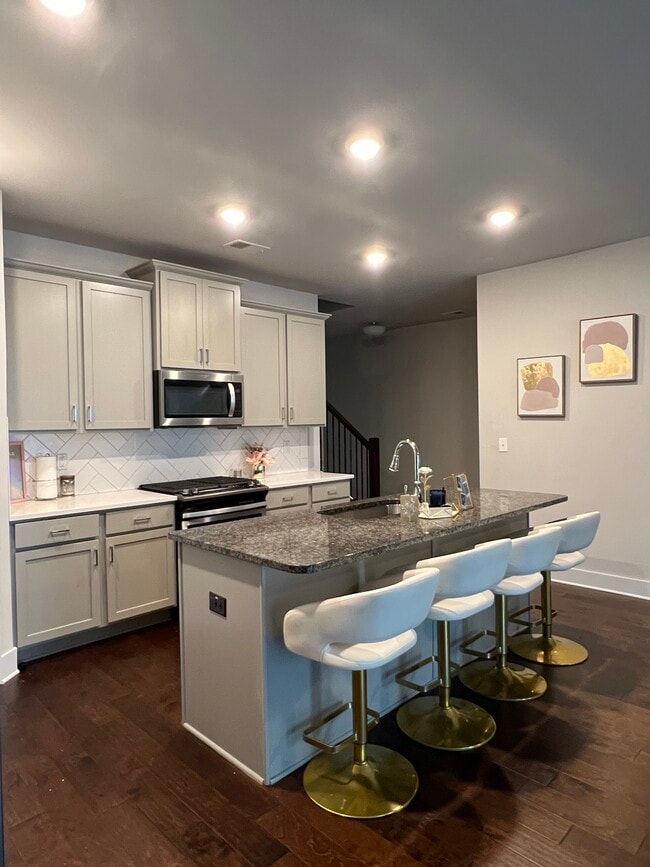 Island kitchen - 1391 Heights Park Dr SE