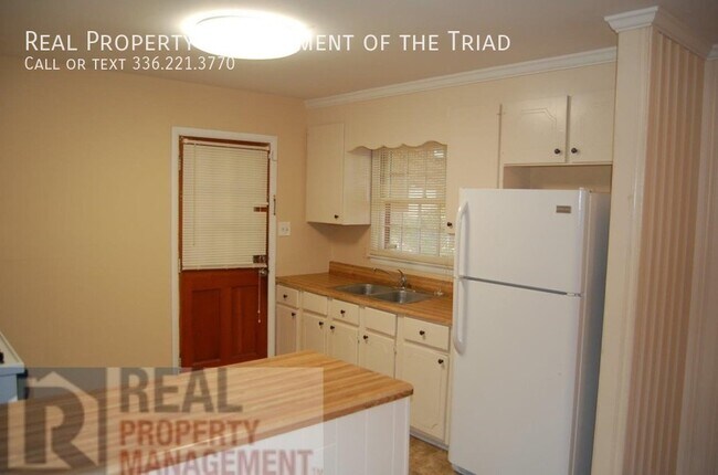 Foto del edificio - Brick Single Level home in Greensboro 3bd/...