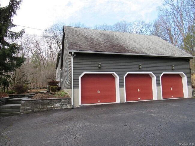 Building Photo - 715 NY-32