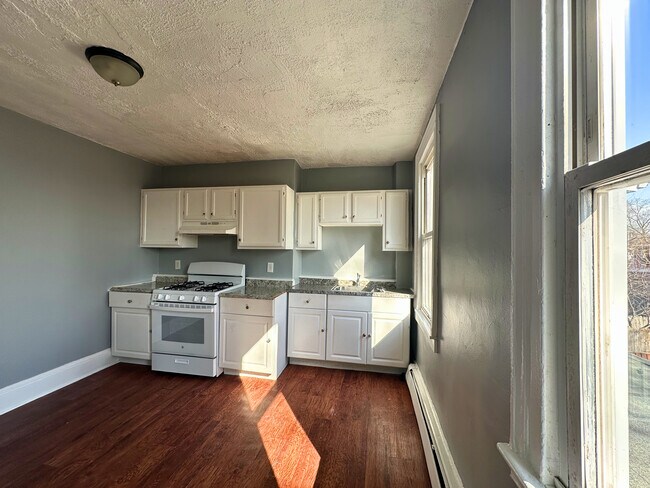 Foto del edificio - 61 Hasbrouck St